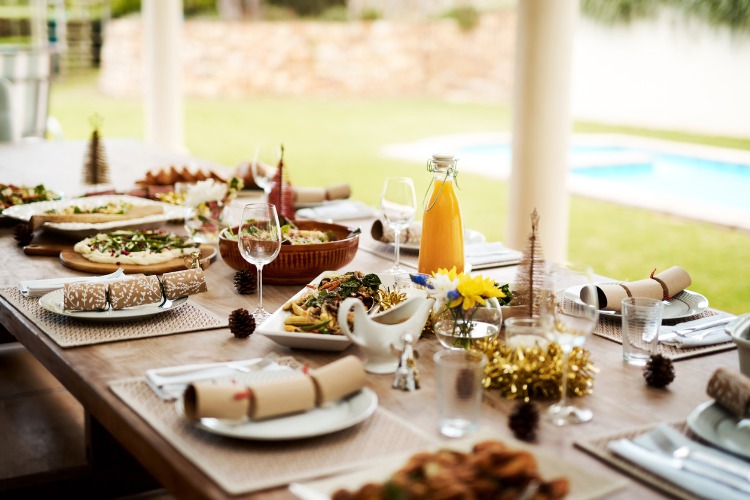 A dining table decorated with Christmas food