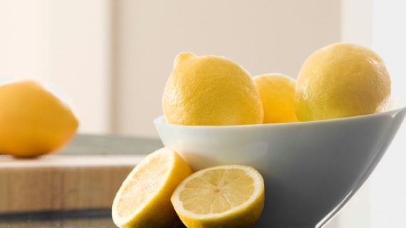 Lemons in a white bowl